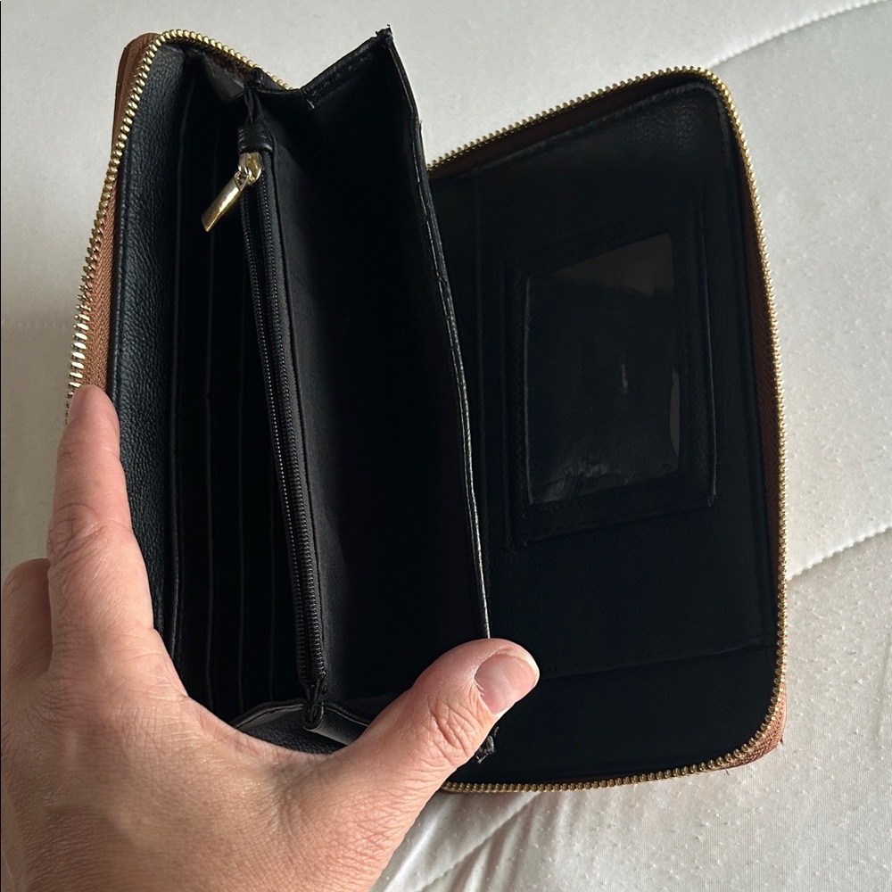 Betsy‎ Johnson Quilted Wristlet with Gold Accents - Picture 7 of 12